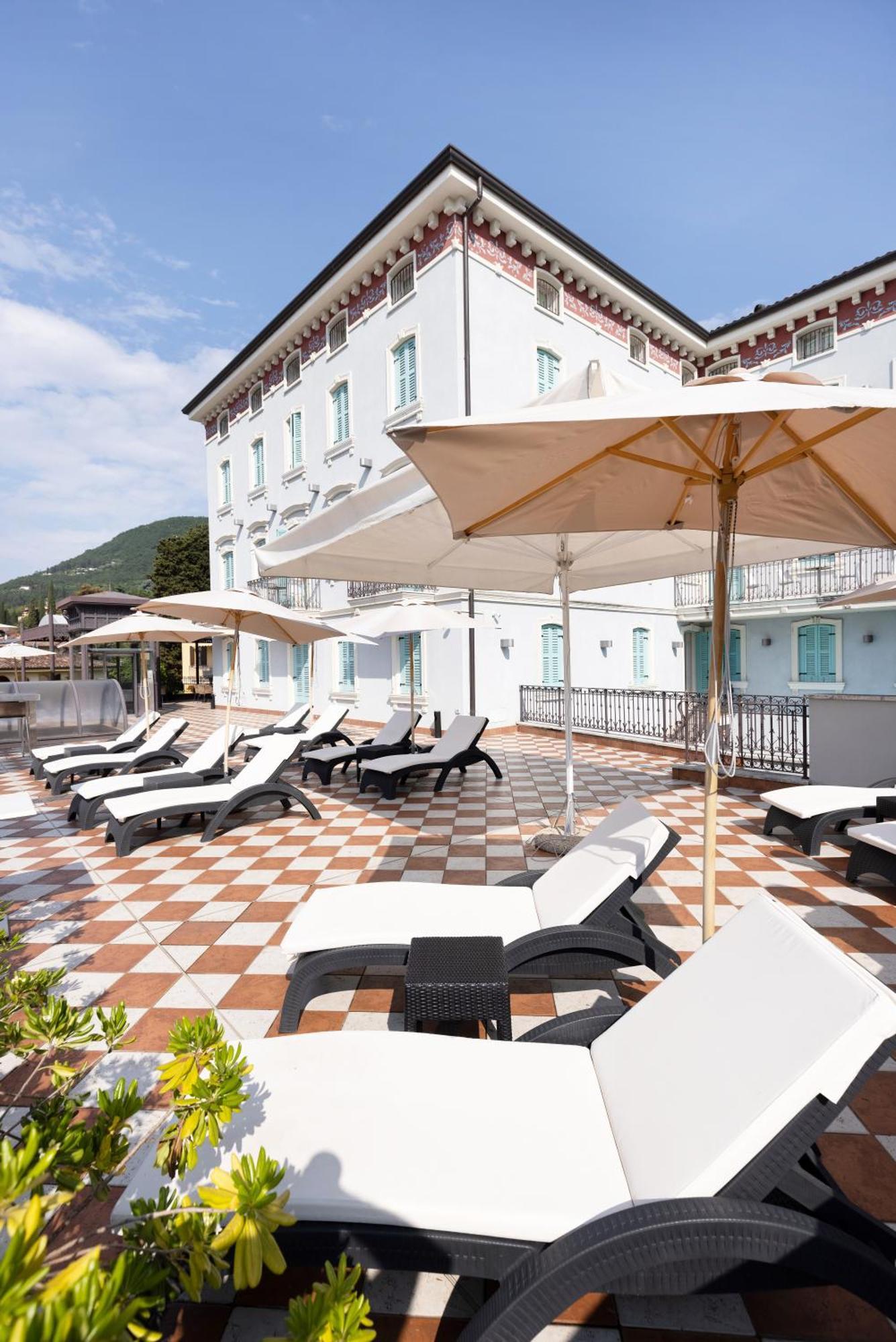 Gardone Palace Hotel Gardone Riviera Bagian luar foto
